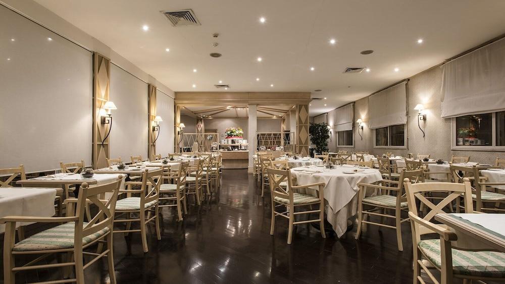 Flyon Hotel & Conference Center Bologna Esterno foto Restaurant