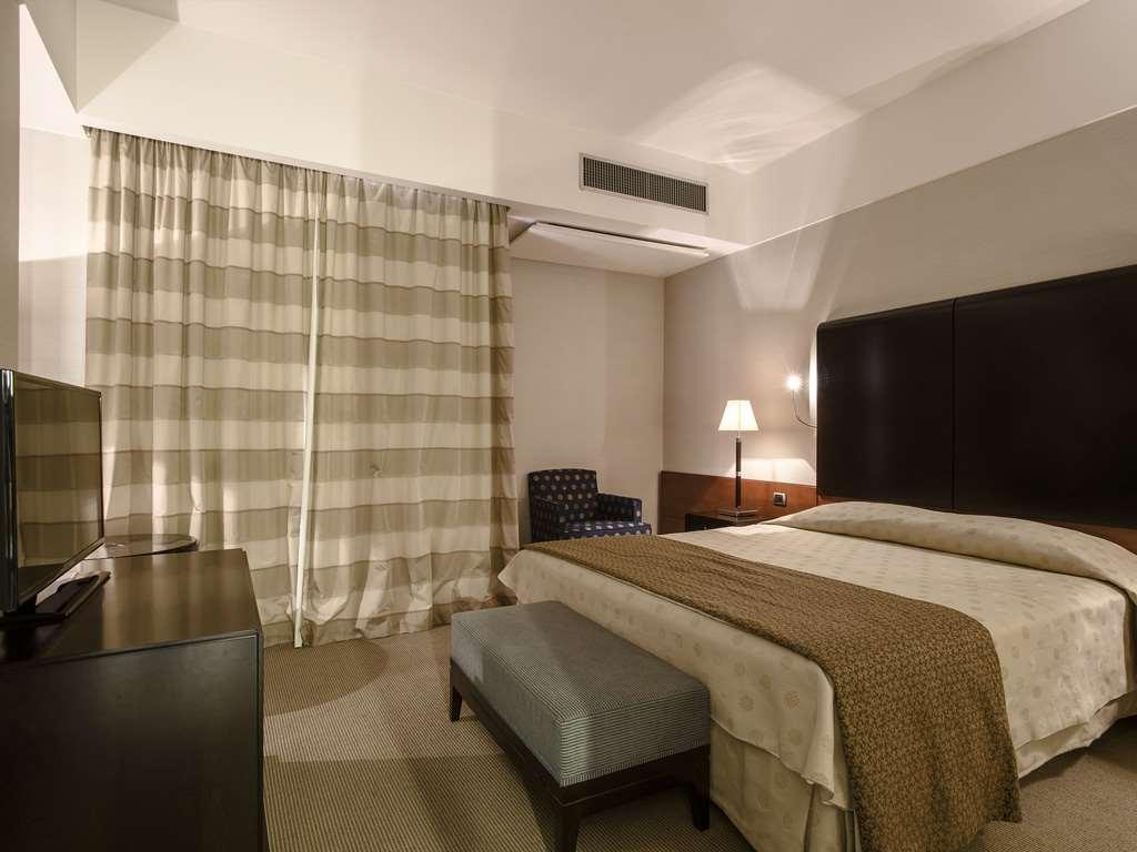 Flyon Hotel & Conference Center Bologna Camera foto A room at the hotel