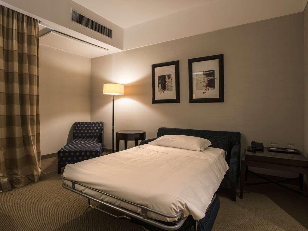 Flyon Hotel & Conference Center Bologna Camera foto Room of a private hospital in Paris
