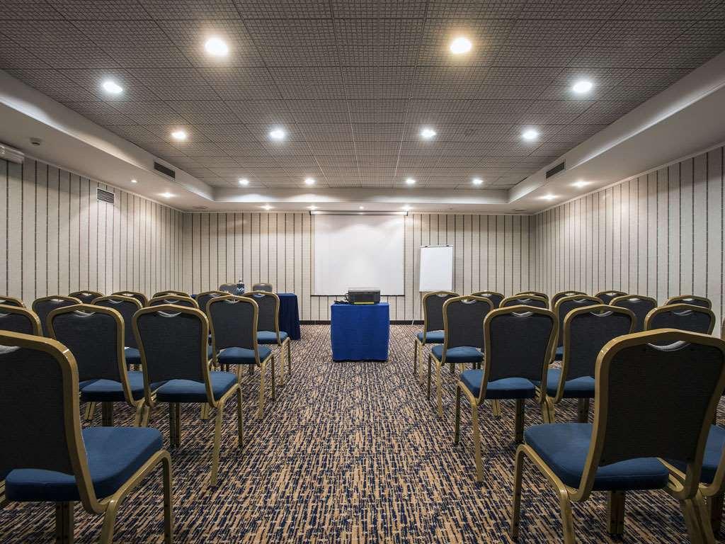 Flyon Hotel & Conference Center Bologna Servizi foto A meeting room in Belgrade