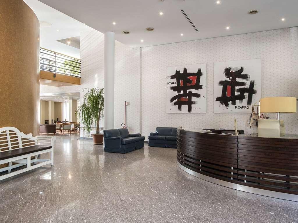 Flyon Hotel & Conference Center Bologna Interno foto Reception