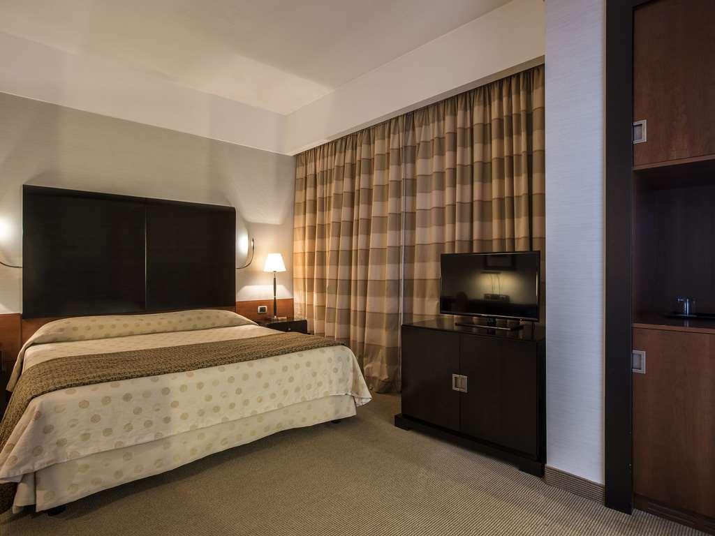 Flyon Hotel & Conference Center Bologna Camera foto Room interior