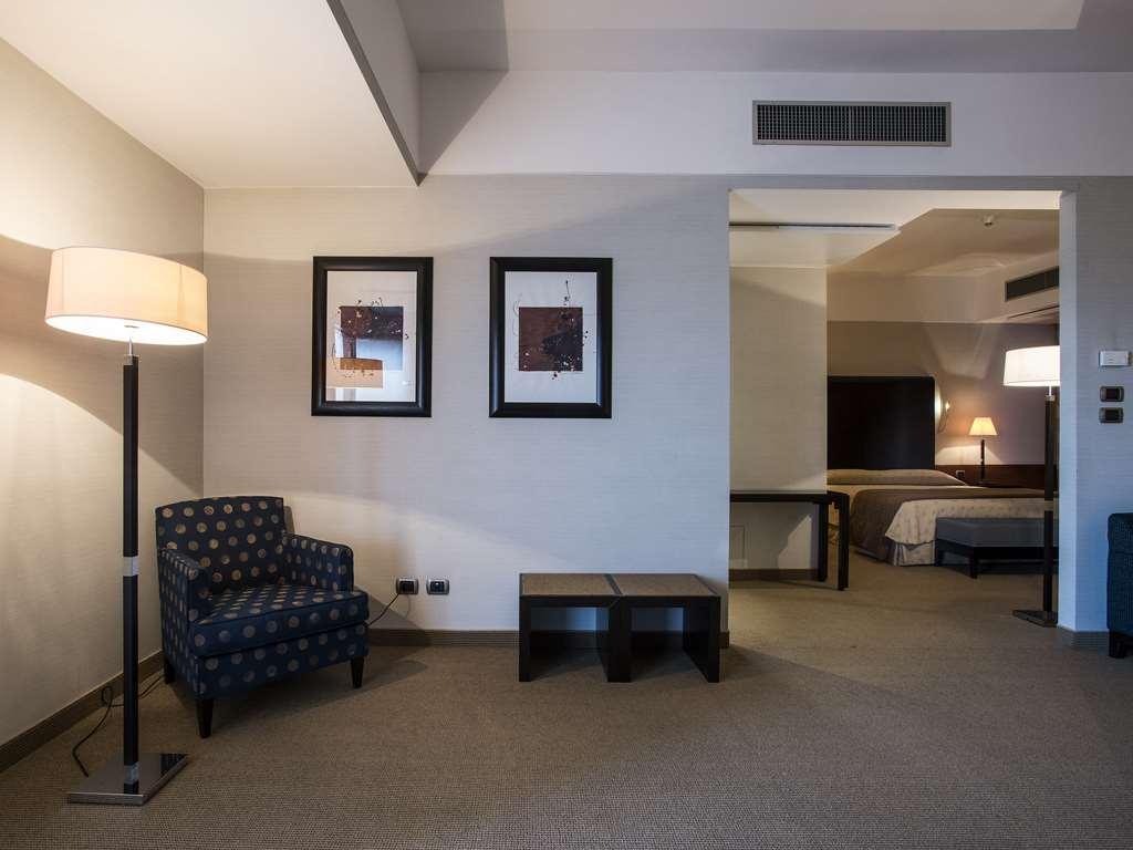 Flyon Hotel & Conference Center Bologna Camera foto Room interior