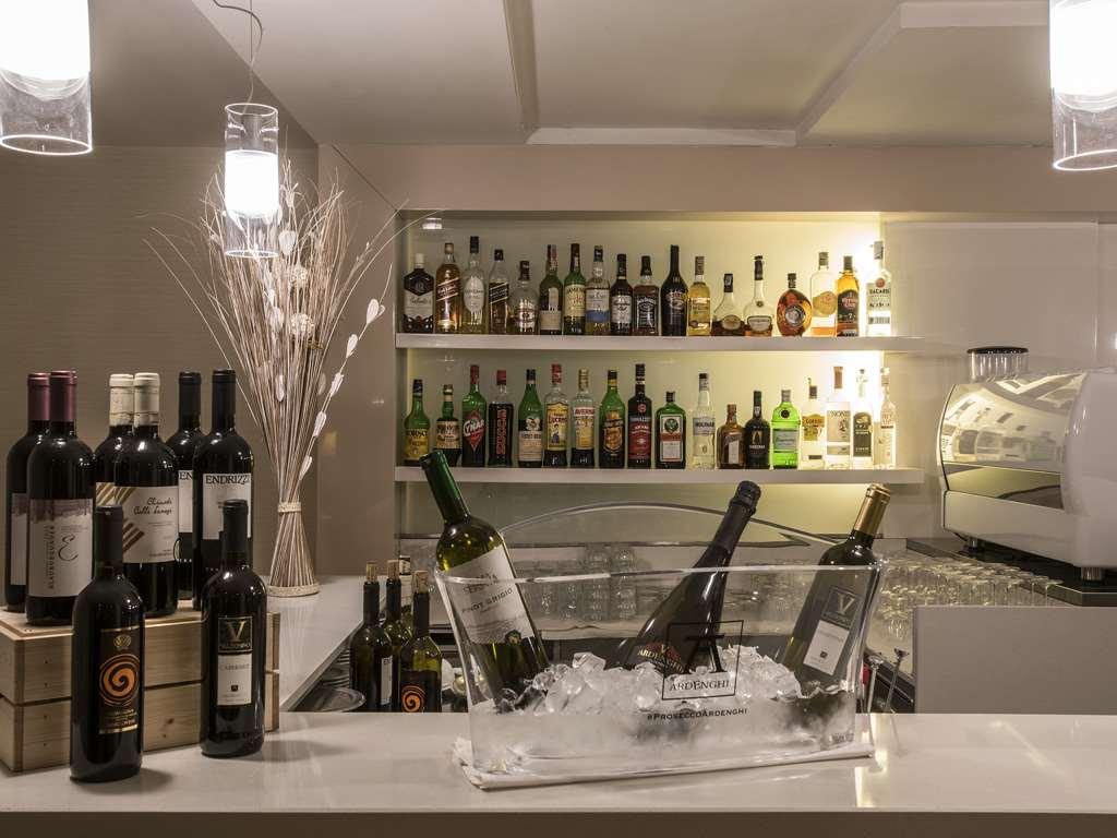 Flyon Hotel & Conference Center Bologna Ristorante foto Wine cellar
