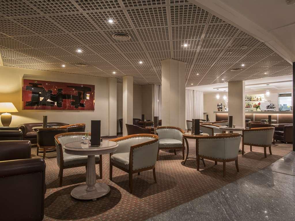 Flyon Hotel & Conference Center Bologna Ristorante foto Interior of the hotel