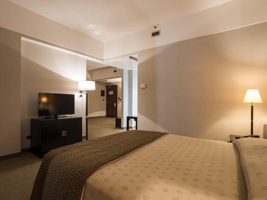 Flyon Hotel & Conference Center Bologna Esterno foto Room at the hotel