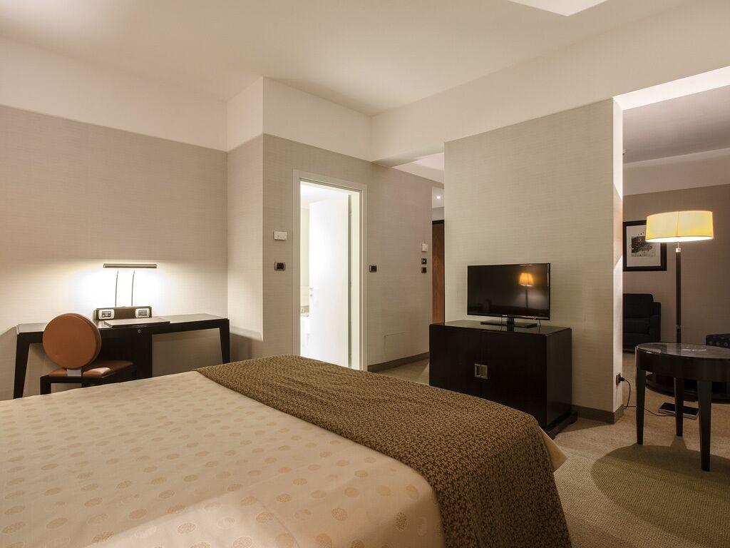 Flyon Hotel & Conference Center Bologna Esterno foto Room at the hotel