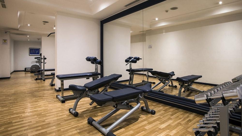 Flyon Hotel & Conference Center Bologna Esterno foto Gym equipment
