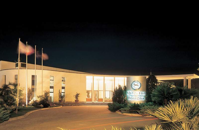 Flyon Hotel & Conference Center Bologna Esterno foto Sheraton Bologna