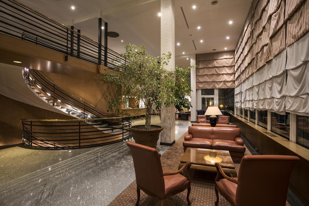 Flyon Hotel & Conference Center Bologna Esterno foto Interior of the hotel