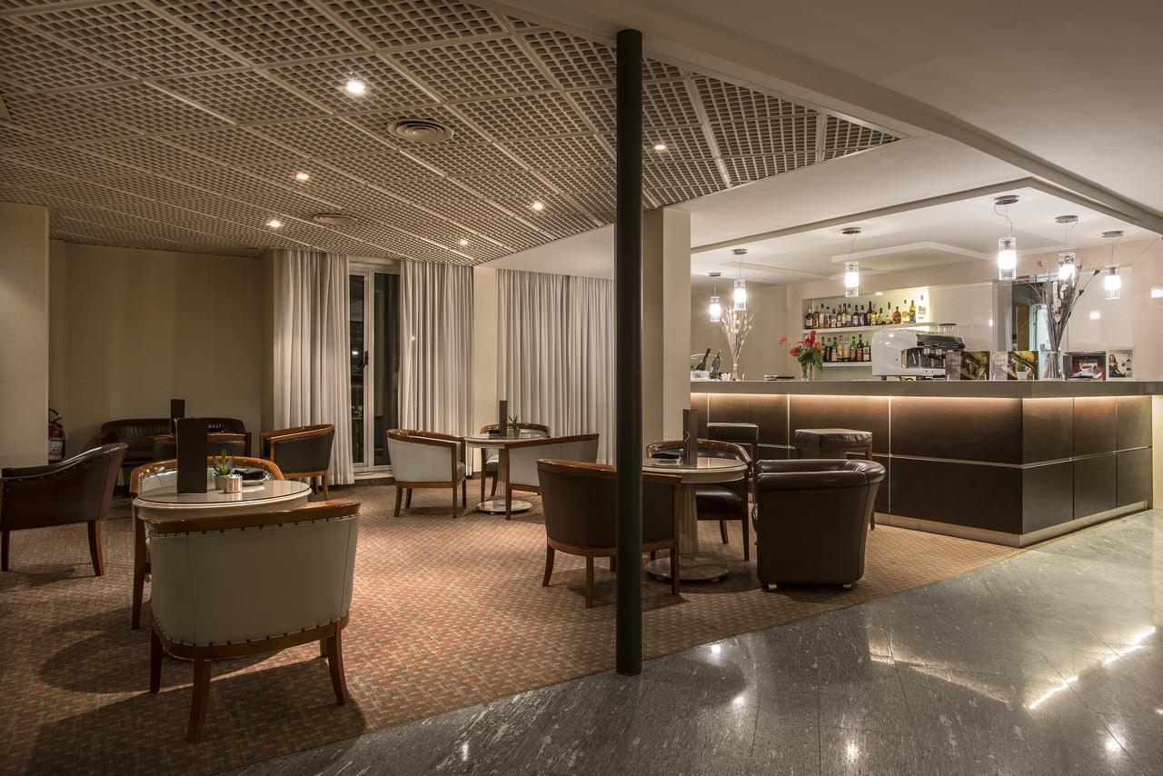 Flyon Hotel & Conference Center Bologna Esterno foto Interior of the hotel