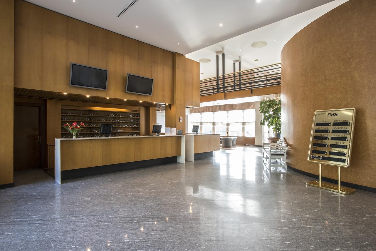 Flyon Hotel & Conference Center Bologna Esterno foto Reception