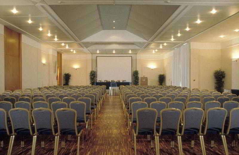 Flyon Hotel & Conference Center Bologna Esterno foto The conference hall