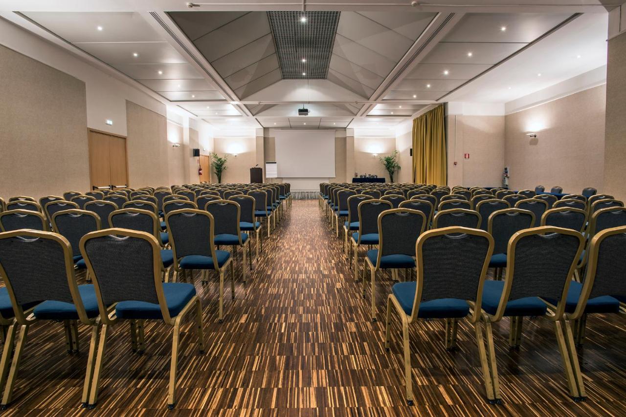 Flyon Hotel & Conference Center Bologna Esterno foto The conference hall