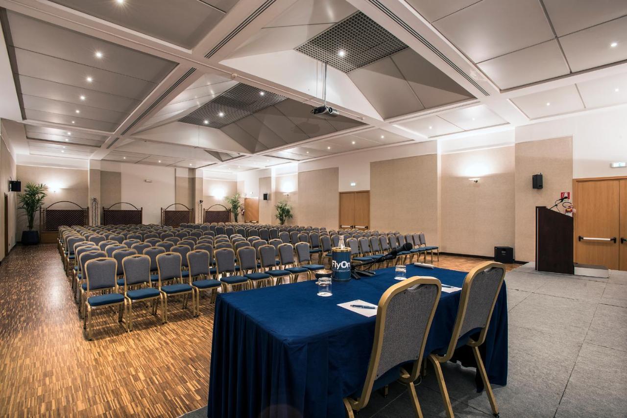 Flyon Hotel & Conference Center Bologna Esterno foto The Hall of the Hotel